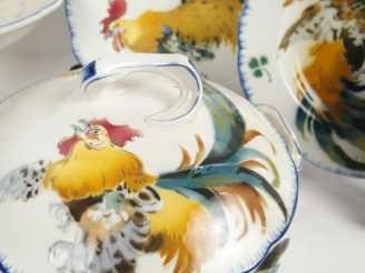Vente aux enchères Keller et Guérin à Lunéville. Partie de service de table en faïence, m