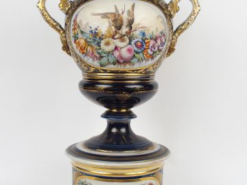 Grand pot de pharmacie à anses Napoléon III en porcelaine de Valentine