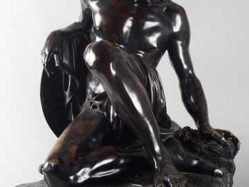 Grande sculpture en bronze XIXe à patine brune 'Guerrier antique'. H. 