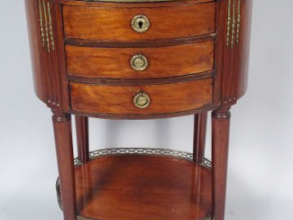 Vente aux enchères Chevet tambour de style Louis XVI en acajou, pieds fuselés, ouvrant à 