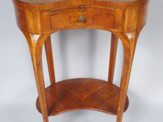 Vente aux enchères Chevet rognon de style transition Louis XV - Louis XVI en marqueterie,