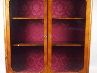 Vente aux enchères Vitrine de style Transition Louis XV - Louis XVI en marqueterie, ouvra