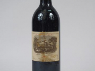 Vente aux enchères 1 BOUTEILLE CHATEAU LAFITE ROTHSCHILD 1ER GCC PAUILLAC - 1992 - ET