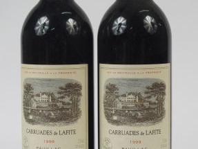 Vente aux enchères 2 BOUTEILLES CHATEAU CARRUADES DE LAFITE 2E VIN DU CHATEAU LAFITE 1ER 