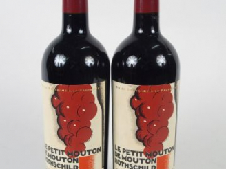 Vente aux enchères 2 BOUTEILLES LE PETIT MOUTON 2E VIN DU CHATEAU MOUTON ROTHSCHILD 1ER G