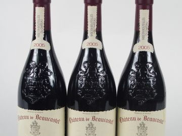 3 BOUTEILLES BEAUCASTEL CHATEAUNEUF DU PAPE - 2005