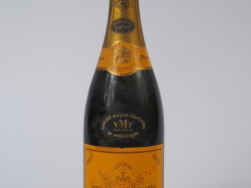 1 BOUTEILLE CHAMPAGNE VEUVE CLIQUOT BICENTENAIRE - 1772/1972