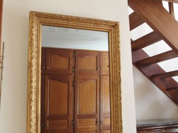 Cadre de style Louis XVI en bois doré, transformé en miroir