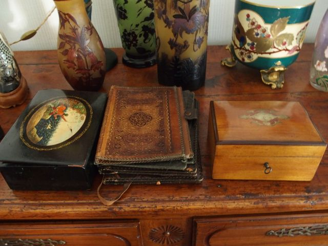 Coffret à bijoux XIXème en acajou fileté, boite en carton bouilli à dé