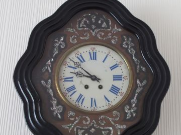Œil de bœuf Napoléon III en bois noirci et marqueterie de burgot (acci