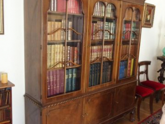 Vente aux enchères Bibliothèque de style anglais et son contenu de livres