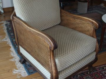 Mobilier de salon de style anglais en bois naturel, accotoirs cannés, 