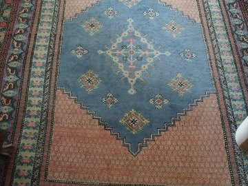 Tapis en laine rose et bleu