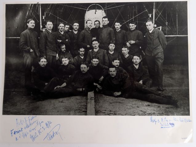 5 différentes photographies dont deux de Marcel Doret (une dédicacée e