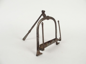 Vente aux enchères Grille pain XVIIe en fer forgé