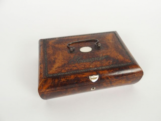 Vente aux enchères Coffret Charles X en loupe et incrustation de nacre