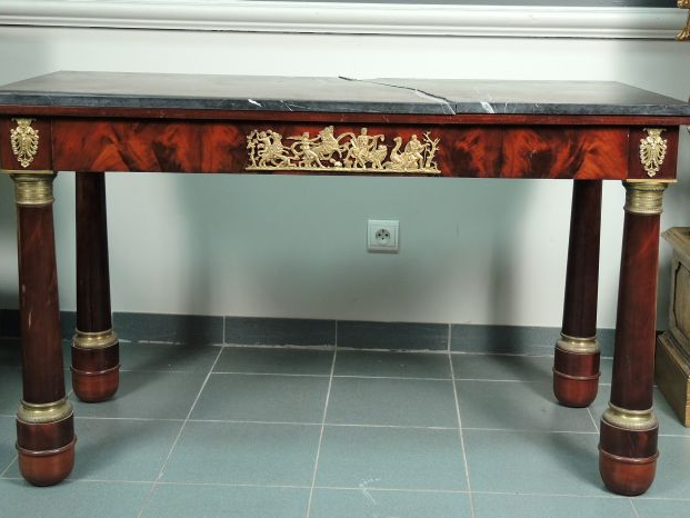 Console de style Empire en acajou et placage d’acajou, ornementation d
