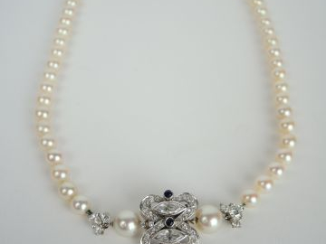 Collier de perles de culture, beau fermoir en platine orné de brillant