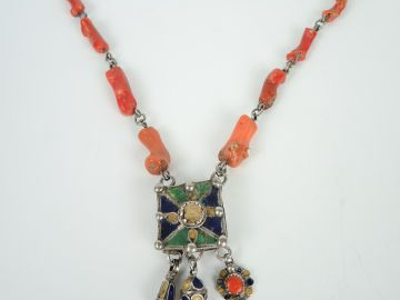 Collier berbère en argent bas titre, corail et émaux polychromes fin X