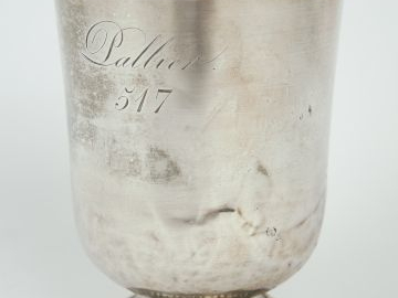 Timbale de forme tulipe en argent, poinçon au  premier coq. Gravée. Po