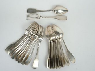 Vente aux enchères Suite de 12 couverts en argent, poinçon Vieillard, modèle uniplat. Poi