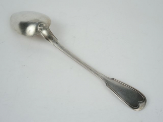 Vente aux enchères Cuillère à ragout en argent, poinçon Minerve, modèle à filet. Poids : 