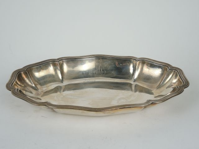 Panière à pain de style Louis XV en argent, poinçon Minerve. Monogramm