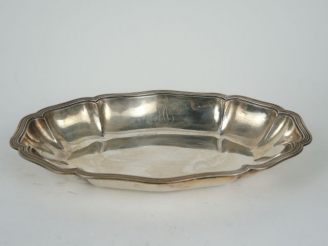 Vente aux enchères Panière à pain de style Louis XV en argent, poinçon Minerve. Monogramm