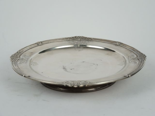 	Coupe sur talon  de style Louis XVI en argent, poinçon Minerve, à déc