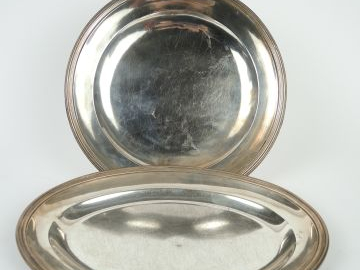 	Plat ovale et plat rond en argent, poinçon Minerve. Poids de l’ensemb