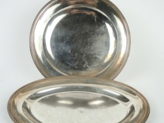 Vente aux enchères 	Plat ovale et plat rond en argent, poinçon Minerve. Poids de l’ensemb