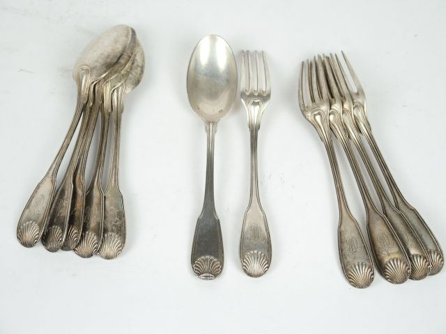 Suite de 5 couverts et une cuillère à entremets en argent, poinçon Min