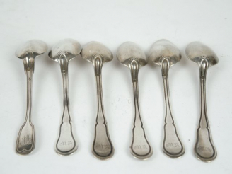 Vente aux enchères Suite de 5 cuillères en argent, poinçon Minerve, on y joint une cuillè