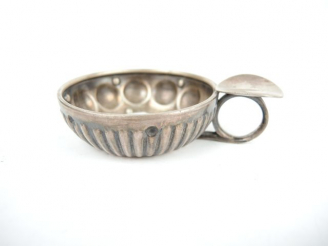 Vente aux enchères Taste vin en argent, poinçon Minerve. Poids : 55 g