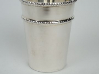 Vente aux enchères Grande timbale à deux rangs de godrons en argent étranger (Mexique). P