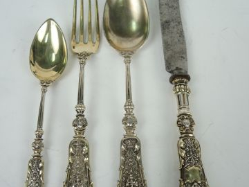 Couverts en argent et vermeil étranger, à décor de style Haute Epoque.