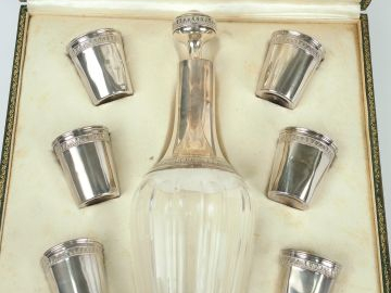 Service à liqueur en argent, poinçon Minerve, et cristal, comprenant u