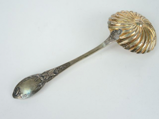 Vente aux enchères BOULENGER. Saupoudreuse Art déco en argent et vermeil, poinçon Minerve