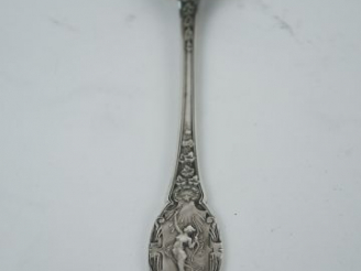 Vente aux enchères Petite cuillère Art Nouveau en argent, poinçon Minerve, marquée Prix d