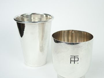 Timbale de style Art Déco en argent, poinçon Minerve. MO : Puiforcat. 