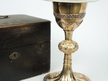 Calice et patène en argent, poinçon Minerve, Dans leur coffret. Poids 