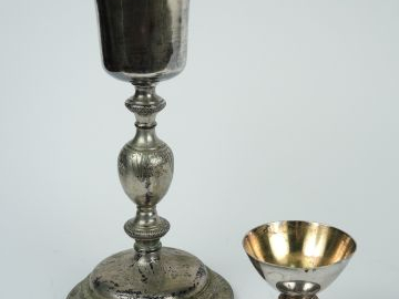 Calice en argent et métal plaqué (poids tel : 610 g), et petit calice 