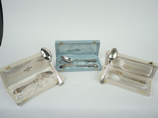 FELIX Frères. Deux couverts d'enfant en métal argenté, l'un gravé. Dan