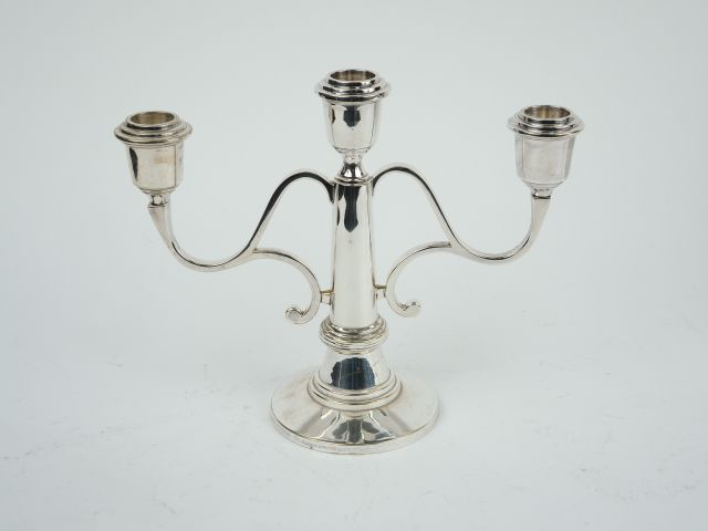 Bougeoir triple en métal argenté (très légèrement désargenté)