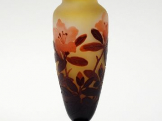 Vente aux enchères GALLE. Vase ovoïde en verre, à décor gravé en camée et à l'acide de fl