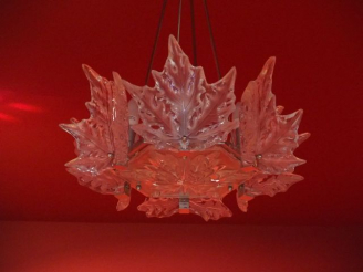 Vente aux enchères LALIQUE. Lustre "Champs Elysées" en cristal et métal chromé. Signé.