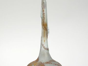 DAUM. Soliflore en verre, à décor gravé en camée et à l'acide de paysa