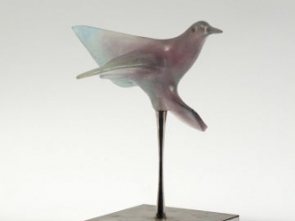 Vente aux enchères DAUM. Sculpture en pâte de verre "Oiseau". Signée LHOSTE. Hauteur avec