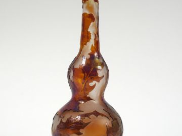 Soliflore Art Nouveau en verre, à décor gravé et irisé de feuillage (p