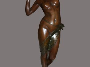 L. FELLI (XIXe-XXe), "Jeune femme à la rose". Sujet en bronze à patine